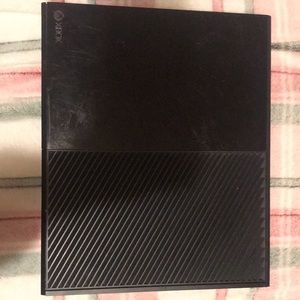 xbox one with controller  and 2 games